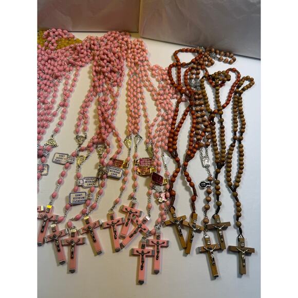 36 Rosary Beads Lot Crucifix Cross Necklace Prayer Spiritual Pink Wood blue - Picture 5 of 6